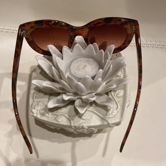 Sunglasses like New - Picture 2 of 4